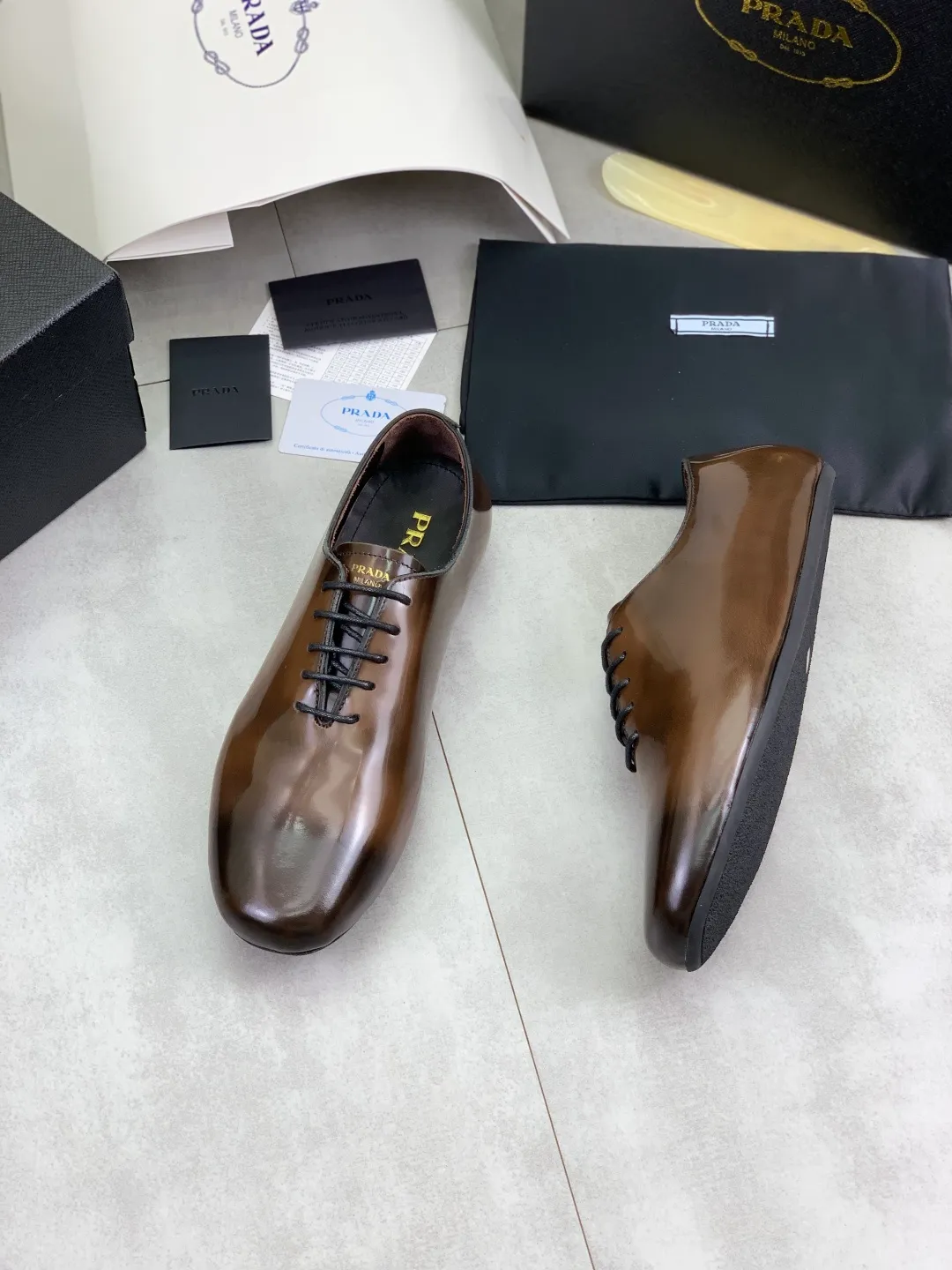 Men's shoes 💰P680 new style 💰 💎💎💎water dyed cowhide original quality PRADA —🆘.Prada Original order purchase, high-end business leather shoes, fabric: Made of Italian imported calfskin with color-brushed edges➕water-dyed cow lining/cowhide lining➕Specially available original outsole, fine workmanship, real product^_^photographed🎬size: 39-44 (38 45 custom-made)